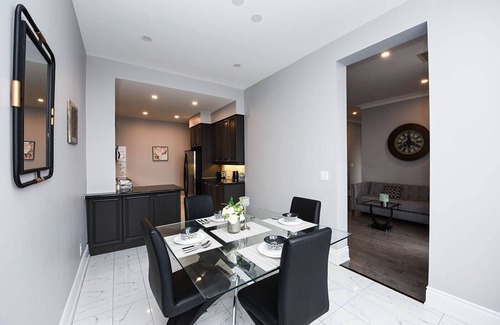 Downtown Mississauga Apartment | Grand Penthouse - 2BR & 2BTH Walk-in distance to Square One Mall