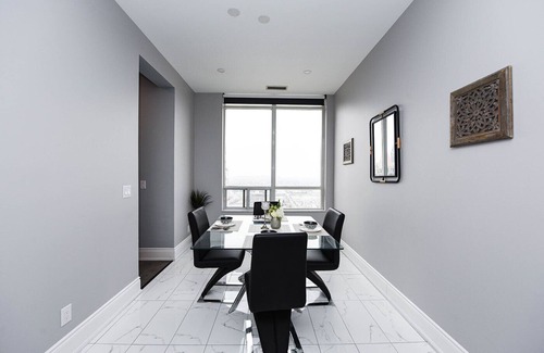 Downtown Mississauga Apartment | Grand Penthouse - 2BR & 2BTH Walk-in distance to Square One Mall