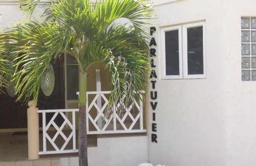 Marley Vale House | 'GRAND RIVEIRE' Private Room with Ocean View