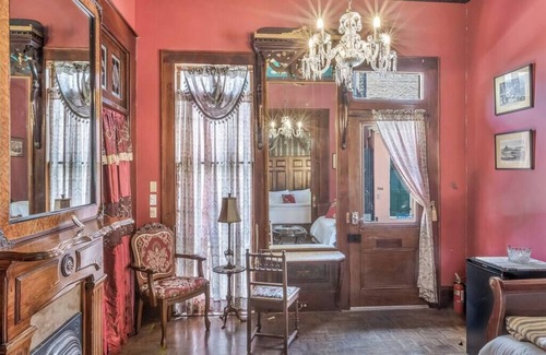French Quarter Hotel | Grand Suite in Historic Victorian Guest House