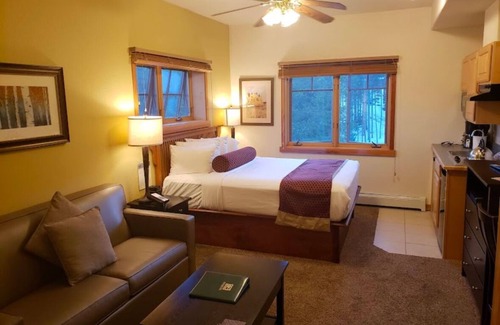 Four O'Clock Cabin | Grand Timber Lodge Resort Studio