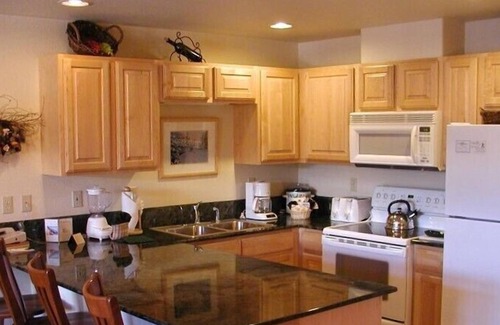 Four O'Clock Cabin | Grand Timber Lodge *2 Bdrm Suite * Ski-In Ski-out*, Jan 29th to Feb 5th, SLEEP 8