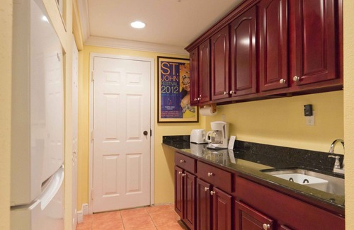 Estate Enighed Apartment | Grande Bay, SURFSIDE Renovated Beachfront studio, WIFI, Great Views