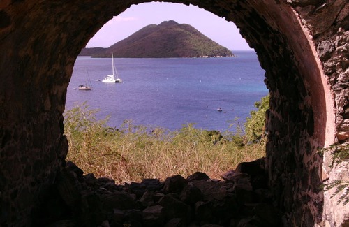 Estate Enighed Apartment | Grande Bay, SURFSIDE Renovated Beachfront studio, WIFI, Great Views