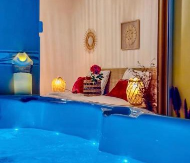 Montbouy House | Grande maison romantique avec jacuzzi intérieur & parking, à 1h30 de Paris