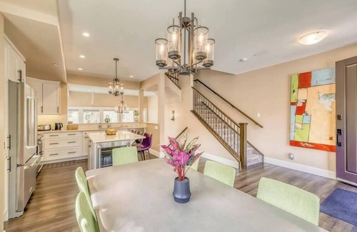 Canmore House | Grandview Getaway- private hot tub, luxe, view, group stay, 5BR, sleeps 12 -M1