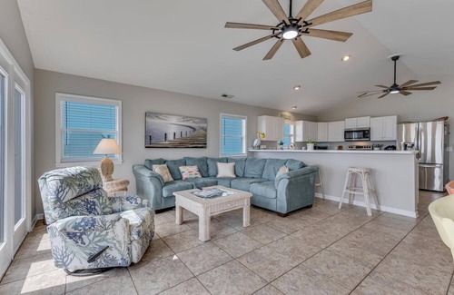 Carolina Beach House | Granny's Place - Oceanfront Home with Private beach access & Large Decks