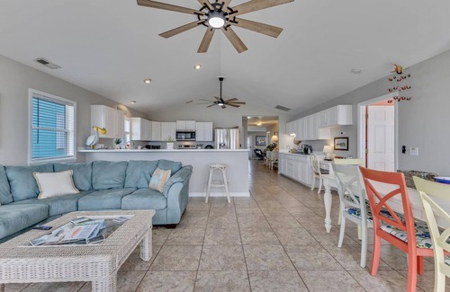 Carolina Beach House | Granny's Place - Oceanfront Home with Private beach access & Large Decks