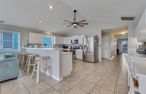 Carolina Beach House | Granny's Place - Oceanfront Home with Private beach access & Large Decks