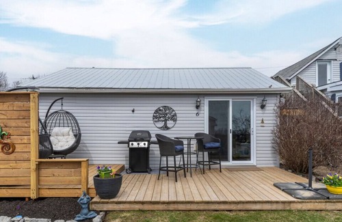 Wellington House | Grapevine Cottage at The Birch