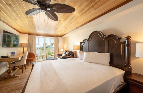 Marathon Hotel | Grassy Flats Resort & Beach Club