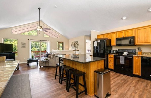 Lakeside Estates House | Great Escape is Waterfrnt, 9 bdrms, perfect for family vacations and holidays