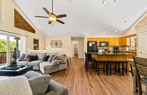 Lakeside Estates House | Great Escape is Waterfrnt, 9 bdrms, perfect for family vacations and holidays
