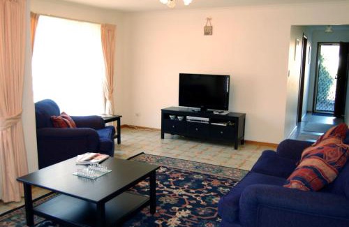 Encounter Bay House | Great Home Close to Encounter Lakes Beach