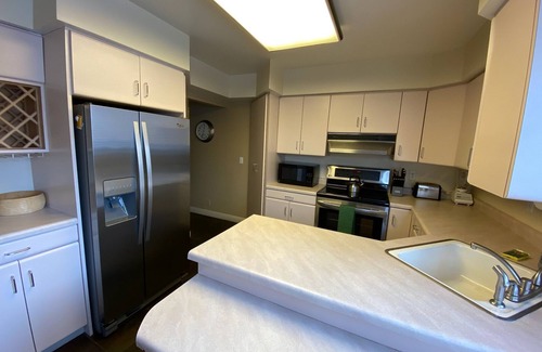 Cottonwood Heights Condo | Great location, quick drive to Snowbird Alta, Brighton Solitude, walk to dinner