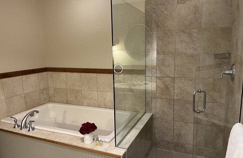 Crested Butte Hotel | Great Location at base of Mt! Sleeps 4.