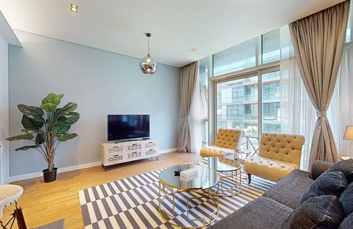 Al Wasl Apartment | Great location chic apt in CityWalk Dubai