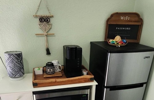 North San Antonio - SAT Apartment | GREAT LOCATION! Cozy Clean Serene Studio w/Free parking!