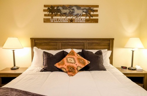 Moab South Valley House | Great Moab Family Getaway - Sleeps 4 and very roomy! Close to trails & downtown