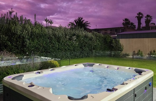 Goolwa Beach House | Great Ness Beach House - heated spa, linen included, modern single story home