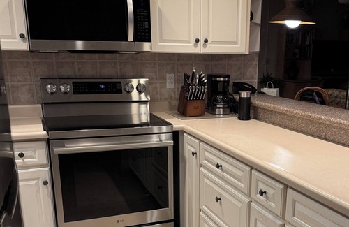 Kaanapali Condo | Great Ocean View #357 1-bedroom 2-bath at The Whaler SPECIAL PRICING BOOK NOW!