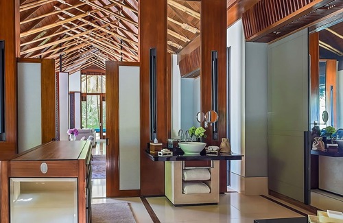 Reethi Rah Hotel | Great Relaxing Overnight Stay! Beach View w/Private Pool and Indoor Spa Tub!