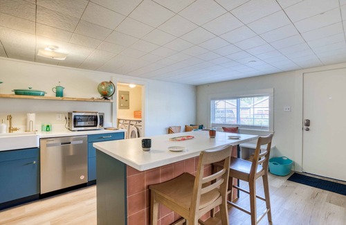 Seaside House | Great Seaside Location Puts Golf, Beach, and Town in Walkable Reach!