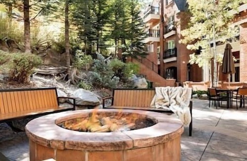 Downtown Resort | Great Studio Hotel Room Aspen Mountain Residences