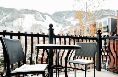 Downtown Resort | Great Studio Hotel Room Aspen Mountain Residences