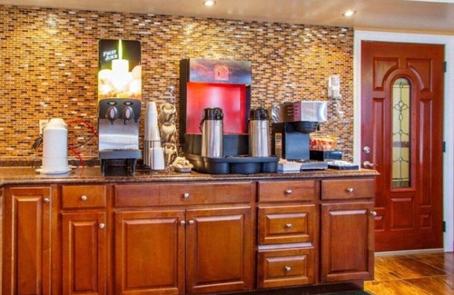 Secaucus House | Great Value near the MetLife Stadium!