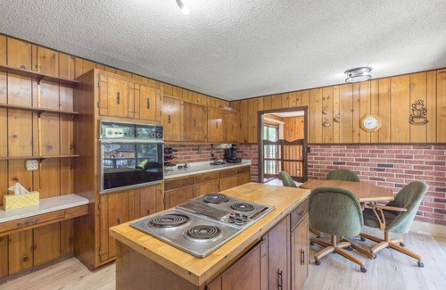 Idlewild Estates House | Great Views- Large Private Yard - Sauna - Deck - Trailers OK STR2024-086