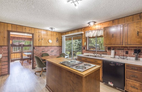 Idlewild Estates House | Great Views- Large Private Yard - Sauna - Deck - Trailers OK STR2024-086