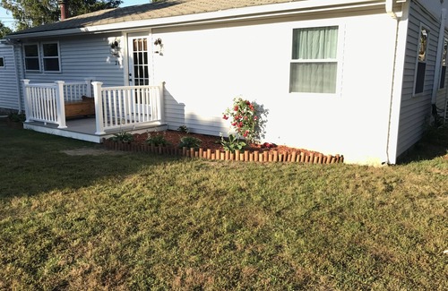 Adamsville House | Great weeks in Aug and Sept nLess than 5 min walk to beach at end of street