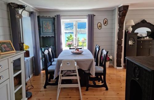 Bygland House | Great white cottage in Bygland