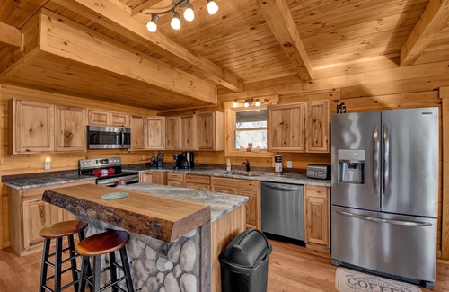 Rockbridge Cabin | Green Acres Lodge With Indoor Saltwater Pool