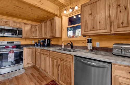 Rockbridge Cabin | Green Acres Lodge With Indoor Saltwater Pool
