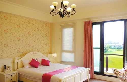 Luodong House | Green Field & Sunshine