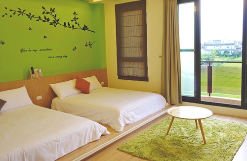 Luodong House | Green Field & Sunshine