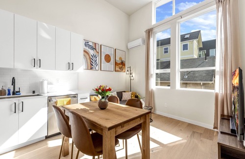 Roosevelt House | Green Lake 2B2B, A/C, close to UW & Lightrail