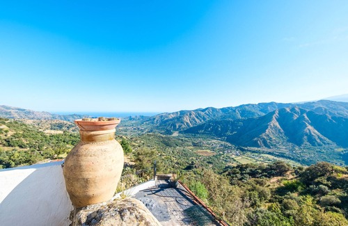 Motta Camastra Apartment | 'Green' Room with Mountain View, Shared Pool and Terrace