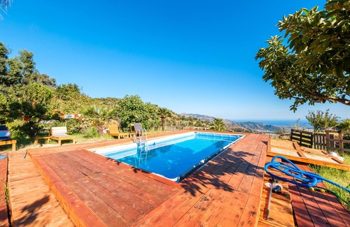 Motta Camastra Apartment | 'Green' Room with Mountain View, Shared Pool and Terrace