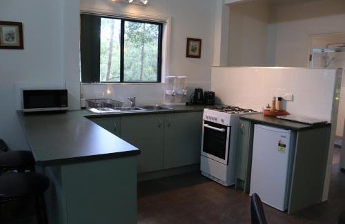 Landsborough Ski Chalet | GREEN TREES CHALET Australia Zoo close by