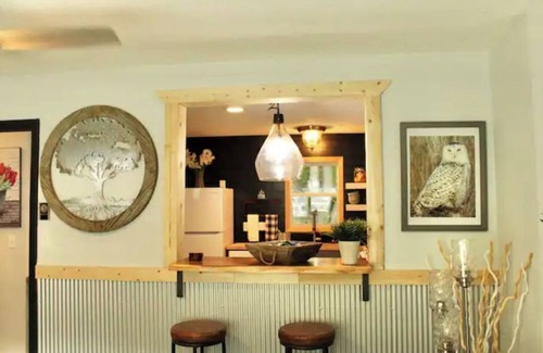 Marlinton Cottage | Greenbrier Getaway 1: Hike, Bike, Ski! Fenced Yard, Firepit, Wi-Fi, 1 Dog OK