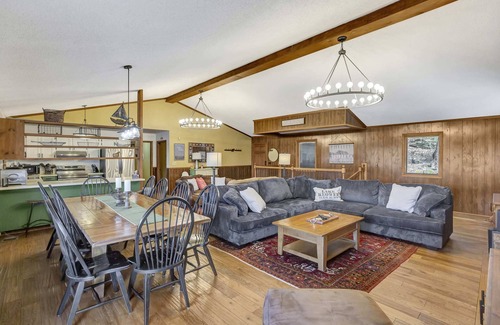 Six Mile House | Greene Lodge at East Cove on Lake Keowee