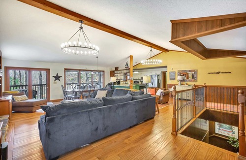 Six Mile House | Greene Lodge at East Cove on Lake Keowee