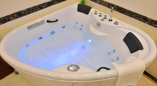 Ziliujing District Hotel | GreenTree Eastern Zigong Huashang International City Huichuan Road Hotel