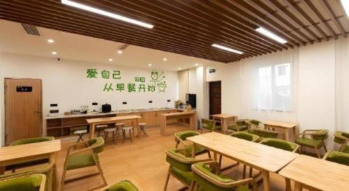 Wuxi Hotel | GreenTree Inn Express Wuxi Jiangyin Wanda Plaza Tongfu Road