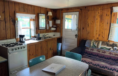 Woodruff Cabin | Gresham Shores - Dancin' Bobber - PET FRIENDLY