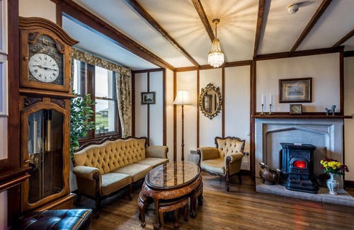 Montrose Hotel | Grey Harlings