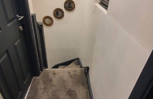 Aveley House | Grey Skies, Private En-suite Double Room